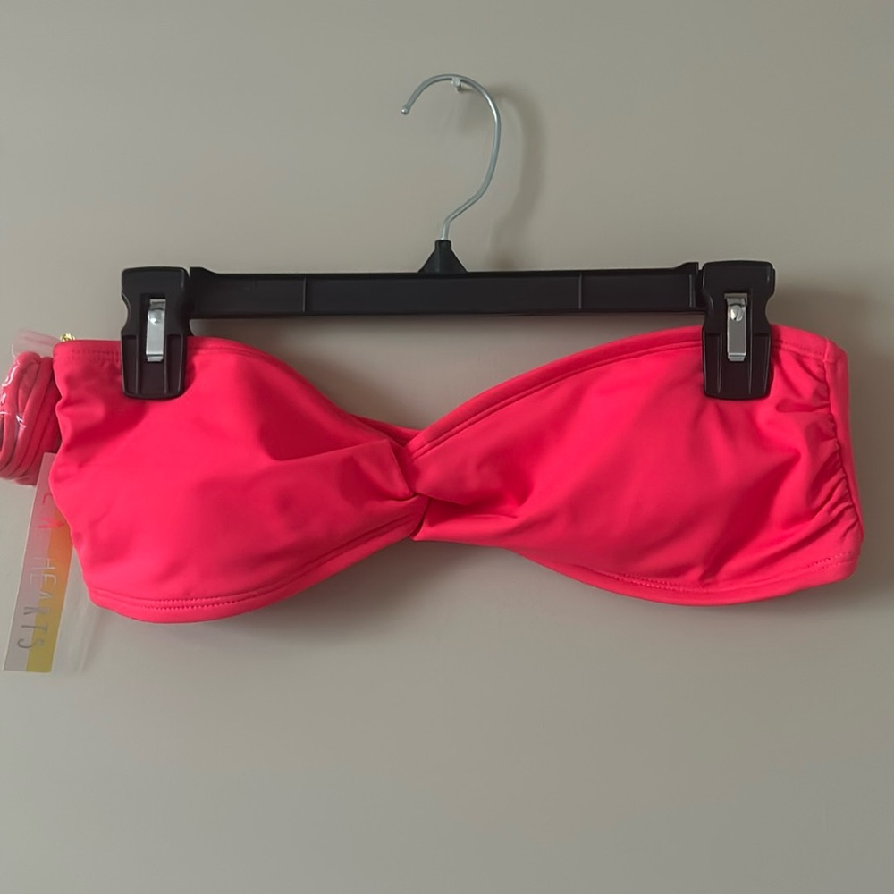 La Hearts bikini top NWT